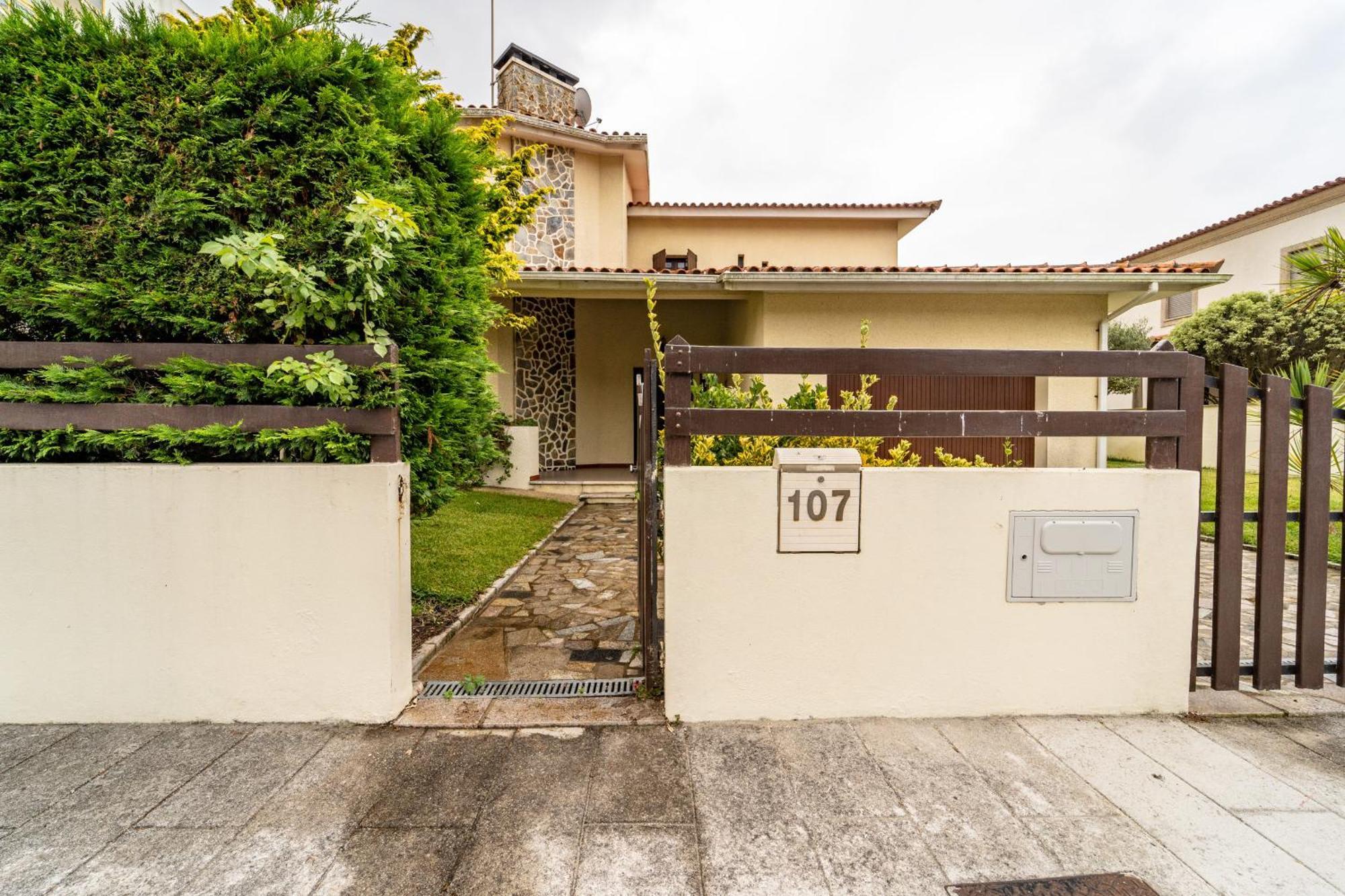 Amorosa Villa, 500M From The Beach By House And People Eksteriør bilde